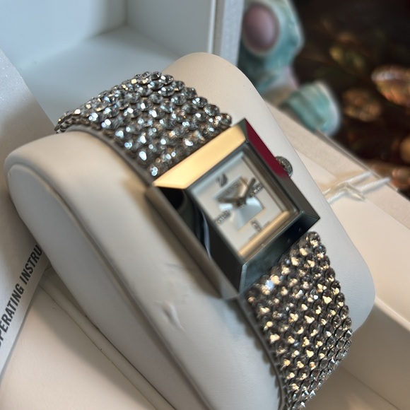 NEW Authentic Swiss Made Swarovski All Around Crystal Watch. Classic Time piece. - Picture 8 of 15